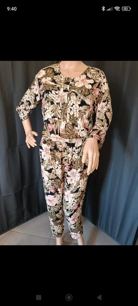 Combinaison fleurie.Taille 38